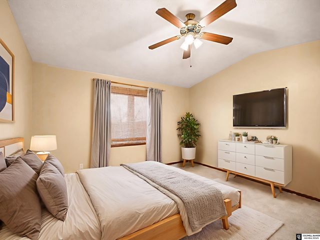 11533 Lakeview Drive, Papillion, NE 68046