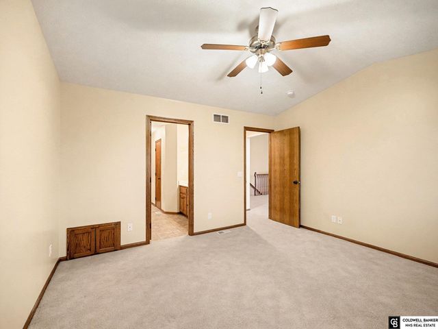 11533 Lakeview Drive, Papillion, NE 68046