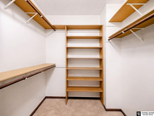 11533 Lakeview Drive, Papillion, NE 68046