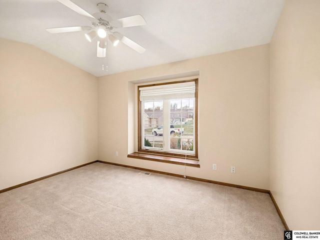 11533 Lakeview Drive, Papillion, NE 68046