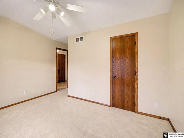 11533 Lakeview Drive, Papillion, NE 68046