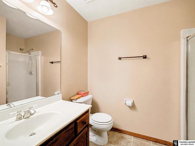 11533 Lakeview Drive, Papillion, NE 68046