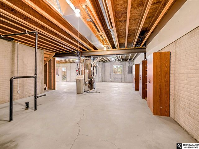 11533 Lakeview Drive, Papillion, NE 68046