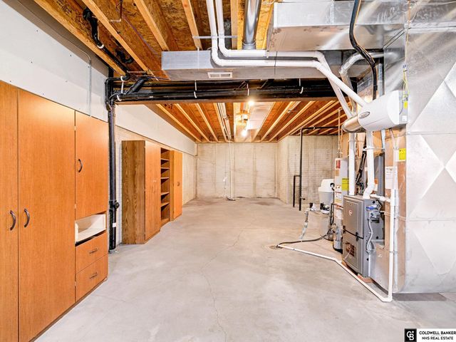 11533 Lakeview Drive, Papillion, NE 68046