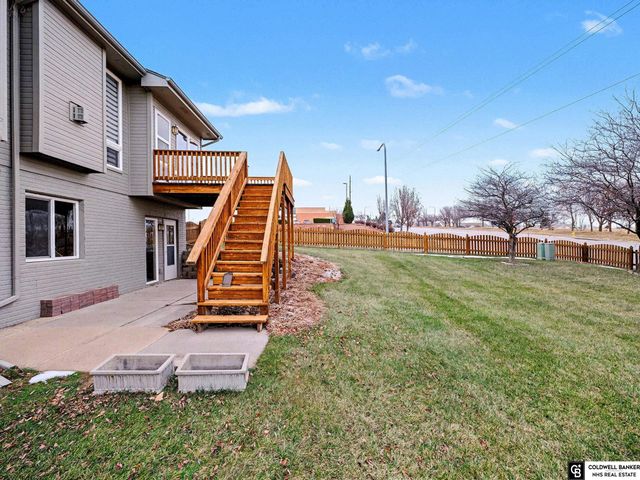 11533 Lakeview Drive, Papillion, NE 68046