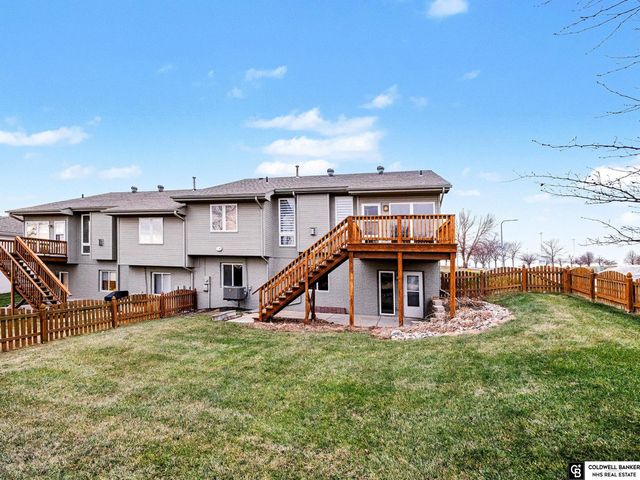 11533 Lakeview Drive, Papillion, NE 68046