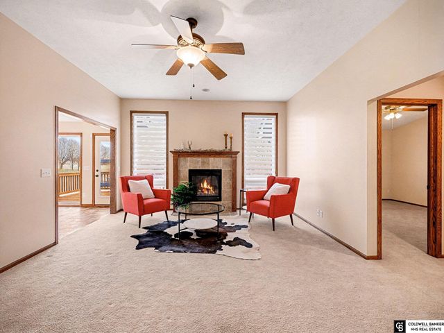 11533 Lakeview Drive, Papillion, NE 68046