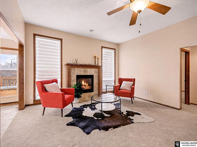 11533 Lakeview Drive, Papillion, NE 68046