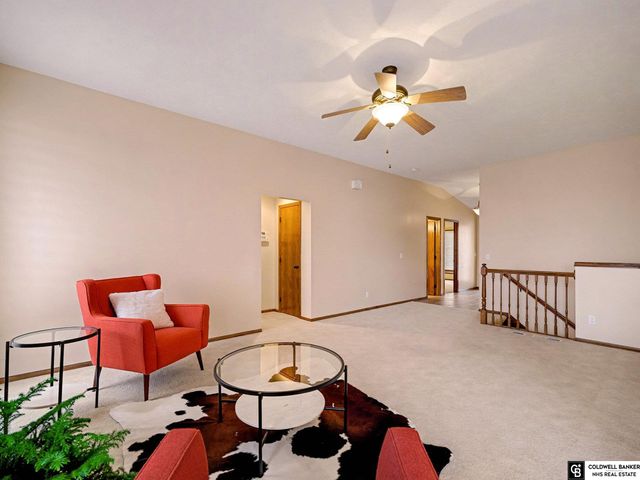 11533 Lakeview Drive, Papillion, NE 68046