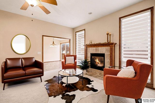 11533 Lakeview Drive, Papillion, NE 68046