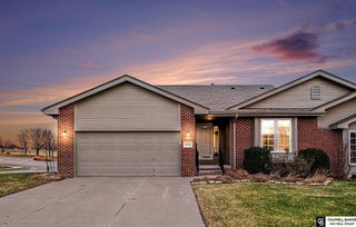 11533 Lakeview Drive, Papillion, NE 68046