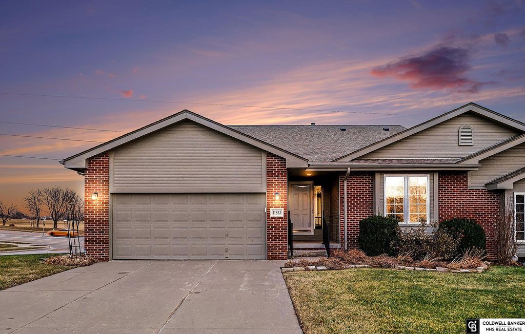 11533 Lakeview Drive, Papillion, NE 68046