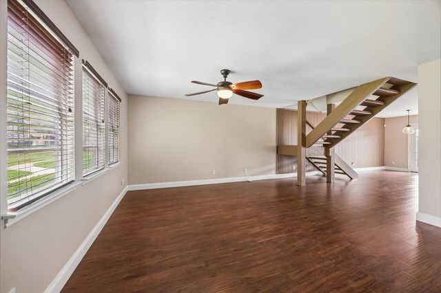 2219 Triway Lane 240, Houston, TX 77043