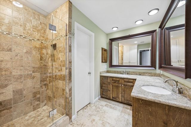 2219 Triway Lane 240, Houston, TX 77043