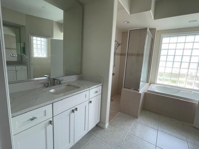 5249 FAR OAK CIRCLE, Sarasota, FL 34238