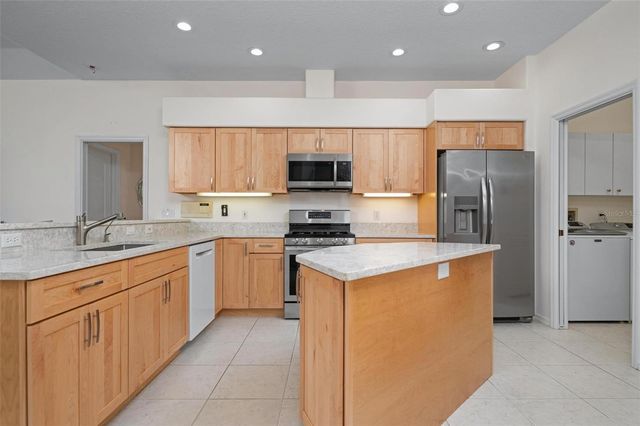 5249 FAR OAK CIRCLE, Sarasota, FL 34238