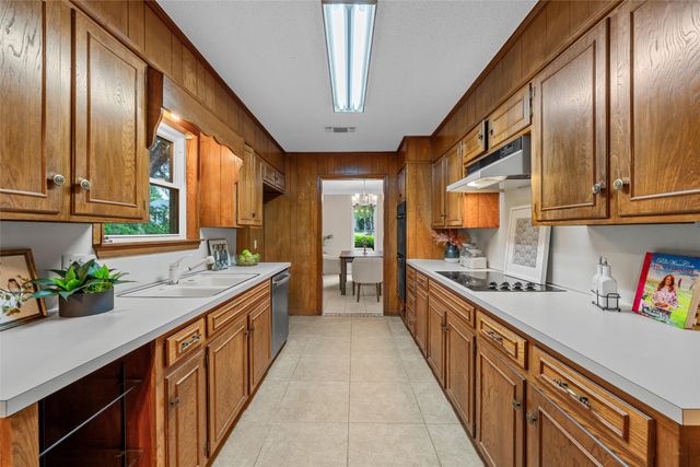 3301 Loma Vista Drive, Waco, TX 76708
