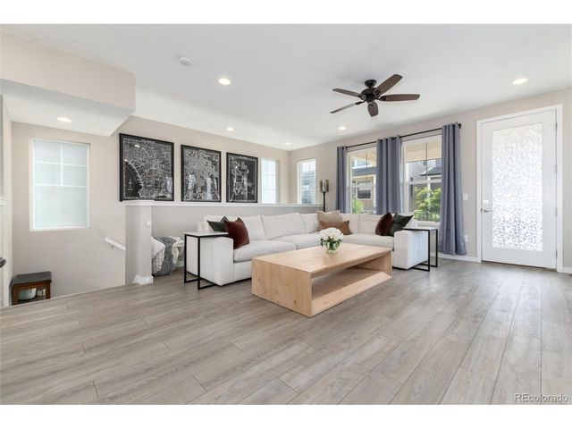 8945 Ramblestone St, Highlands Ranch, CO 80129