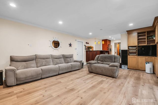 1 Macintosh Court, East Brunswick, NJ 08816