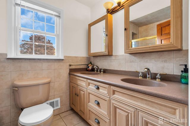 1 Macintosh Court, East Brunswick, NJ 08816