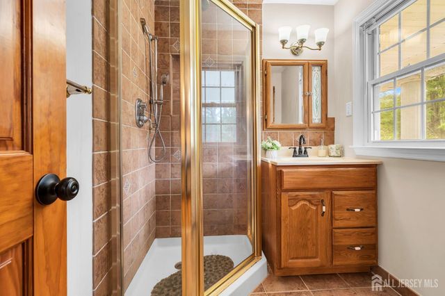 1 Macintosh Court, East Brunswick, NJ 08816