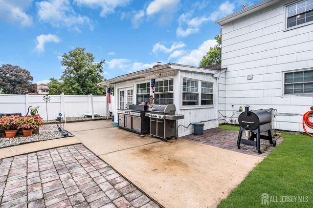 1 Macintosh Court, East Brunswick, NJ 08816