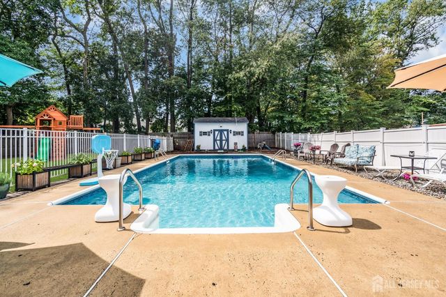 1 Macintosh Court, East Brunswick, NJ 08816