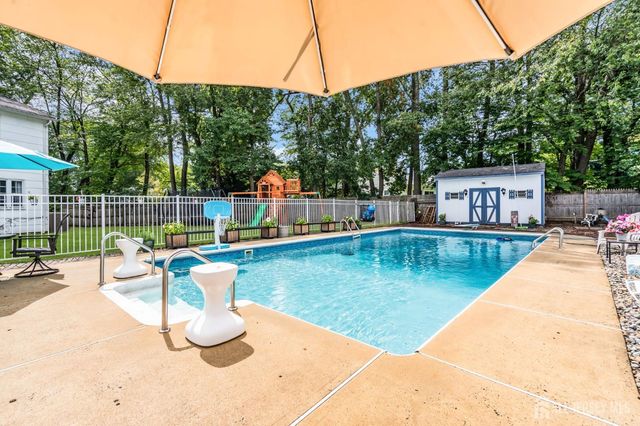 1 Macintosh Court, East Brunswick, NJ 08816