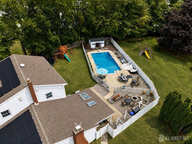 1 Macintosh Court, East Brunswick, NJ 08816