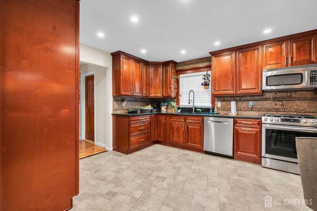 1 Macintosh Court, East Brunswick, NJ 08816