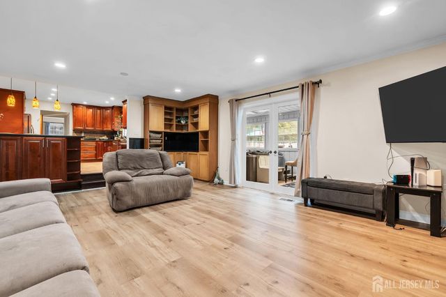 1 Macintosh Court, East Brunswick, NJ 08816