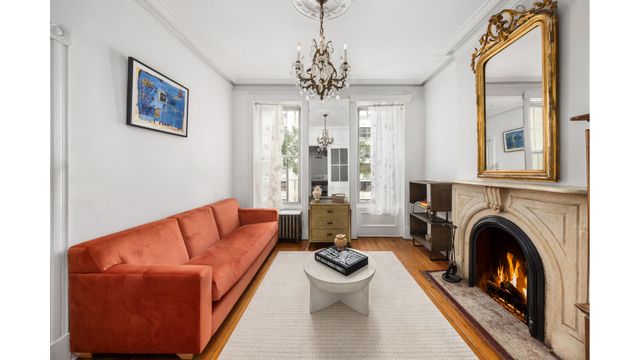 412 E 89TH Street, New York City, NY 10128