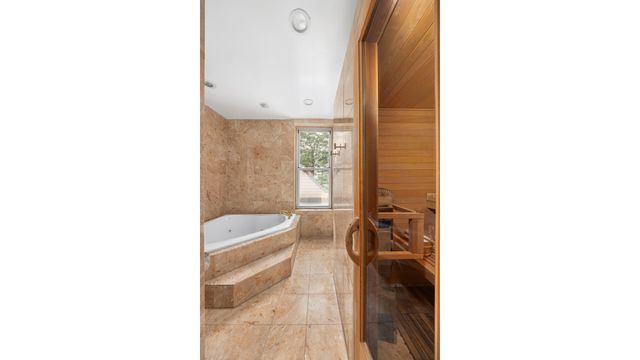 412 E 89TH Street, New York City, NY 10128
