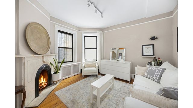 412 E 89TH Street, New York City, NY 10128