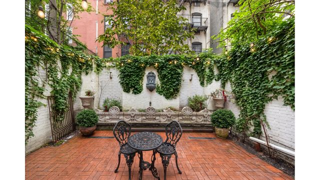 412 E 89TH Street, New York City, NY 10128