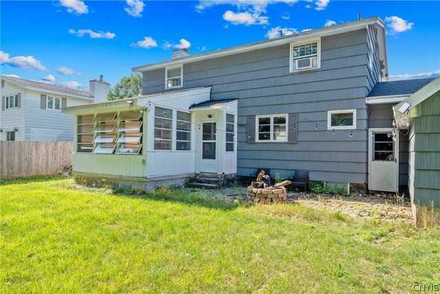 208 Manor Drive, Clay, NY 13212
