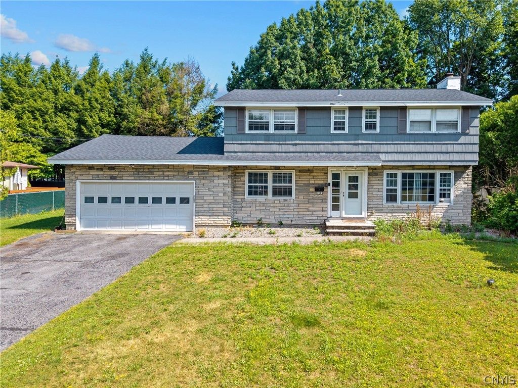 208 Manor Drive, Clay, NY 13212