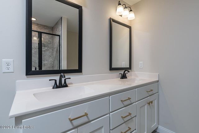125 Broken Arrow Ct, Mt Washington, KY 40047