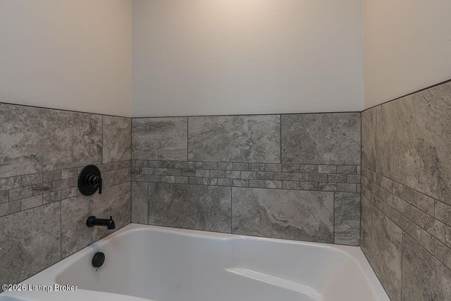 125 Broken Arrow Ct, Mt Washington, KY 40047