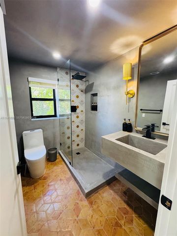 905 SW 13th Ct, Miami, FL 33135