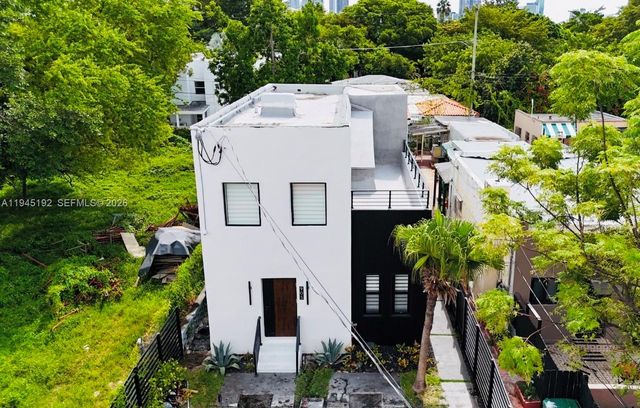 905 SW 13th Ct, Miami, FL 33135