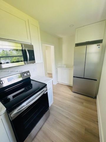 905 SW 13th Ct, Miami, FL 33135