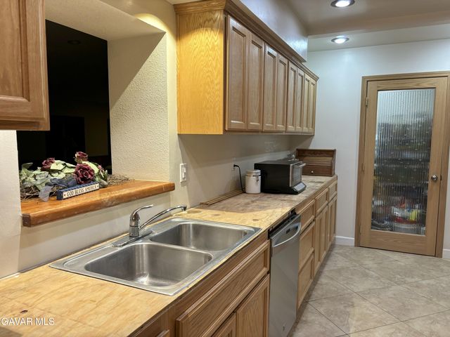 42930 Lake Hughes Road, Lake Hughes, CA 93532
