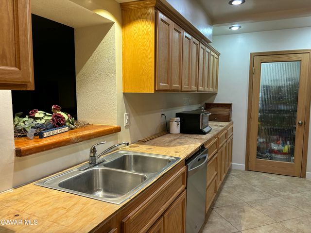 42930 Lake Hughes Road, Lake Hughes, CA 93532