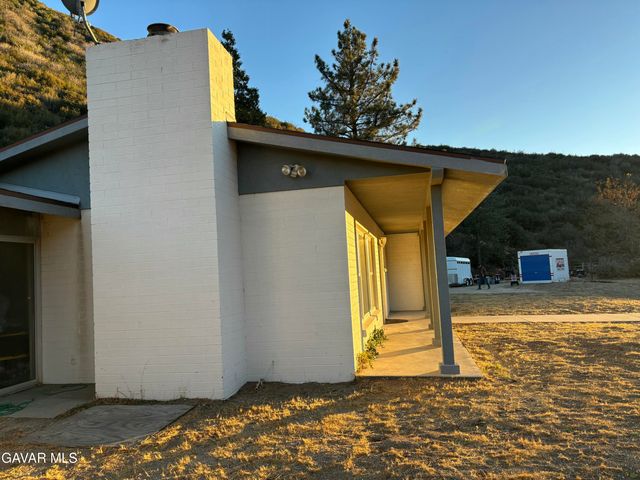42930 Lake Hughes Road, Lake Hughes, CA 93532