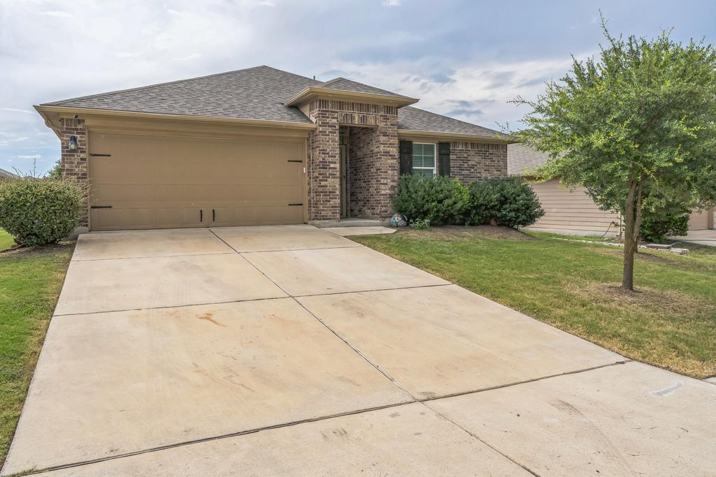 108 Leona River TRL, Hutto, TX 78634