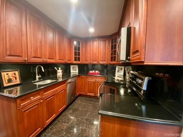 260 Adams Way 260, Sayville, NY 11782