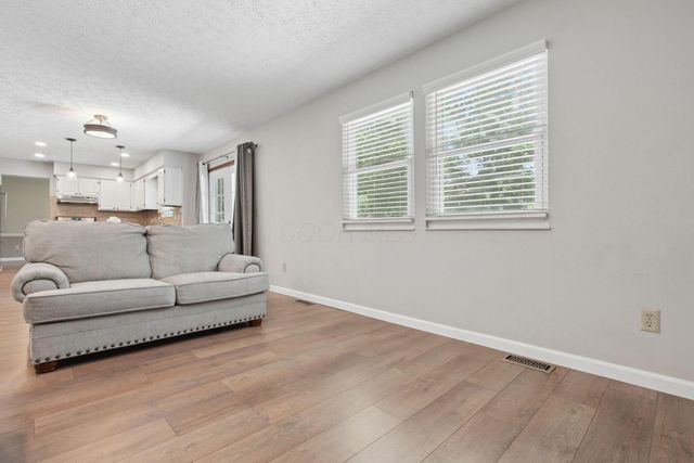 552 Indian Summer Drive, Columbus, OH 43214