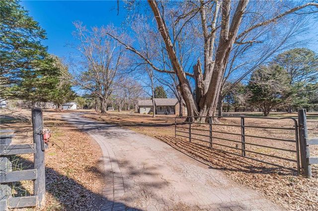 539 Knox Circle, Social Circle, GA 30025