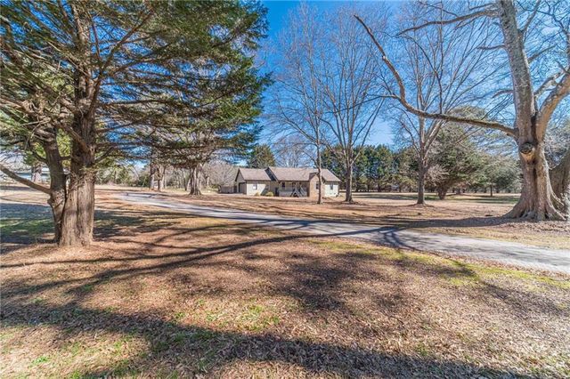 539 Knox Circle, Social Circle, GA 30025